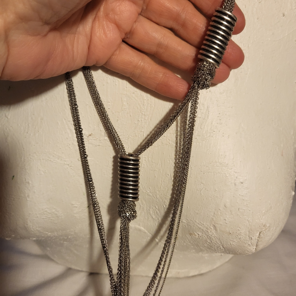 Nwot Bcbg Sturdy Silver Necklace With Coil Design 22$